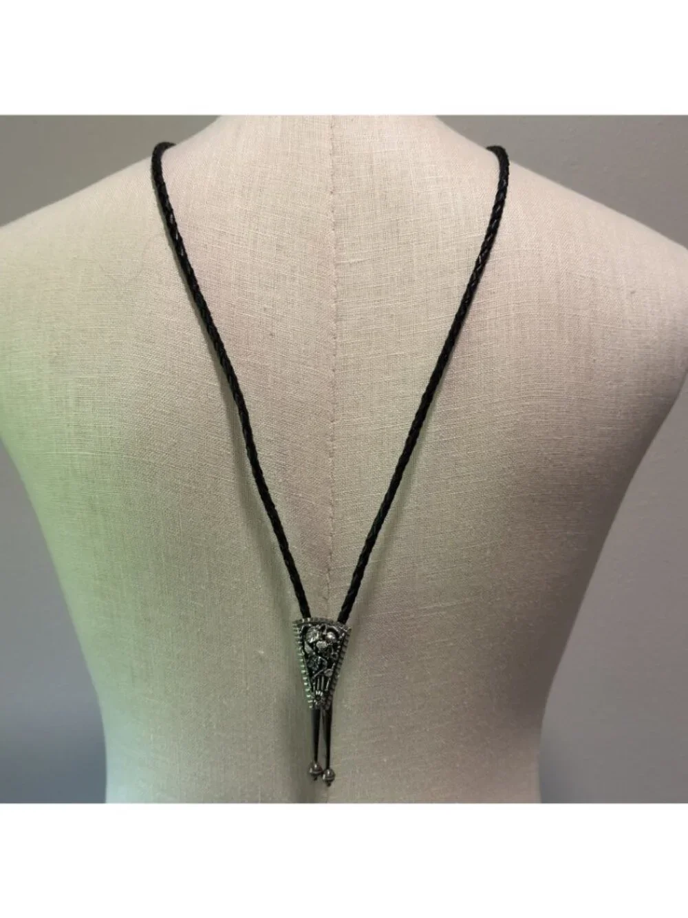 Vtg Black Hills Sterling Silver Bolo Tie Floral Silver Tips Braided Leather USA